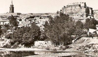 VISTA  PARCIAL  DE  HIJAR  CON  EL  CASTILLO  AL  FONDO .  Autor  eshijar.